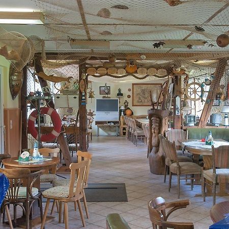 Familienzimmer Mit Gemeinschaftsbad Gross Banzelvitz ภายนอก รูปภาพ