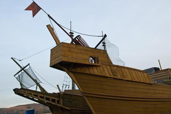 Familienzimmer Mit Gemeinschaftsbad Gross Banzelvitz ภายนอก รูปภาพ
