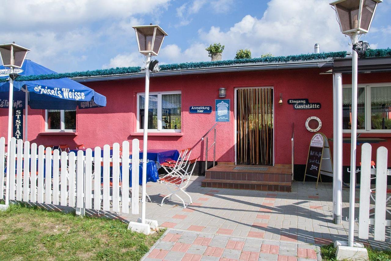 Familienzimmer Mit Gemeinschaftsbad Gross Banzelvitz ภายนอก รูปภาพ
